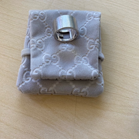 100% AUTHENTIC GUCCI SILVER STERLING RING SIZE 5 1/2 - Picture 5 of 9